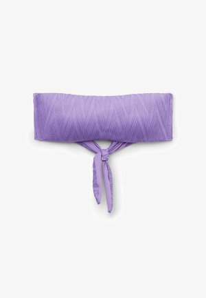 Top bandeau plisado morado con un patrón de ondas texturizado. Presenta un detalle de nudo atado en la parte posterior. Tejido suave con elasticidad.