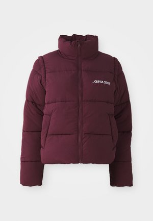 Giubbotto imbottito bordeaux con colletto alto, chiusura con zip e design a righe orizzontali. Presenta il logo bianco "SANTA CRUZ" sul petto.