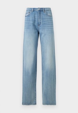 Jasnoniebieskie dżinsy z wysokim stanem i prostymi nogawkami, z przednimi kieszeniami, guzikiem i zamkiem błyskawicznym na jednolitym białym tle.