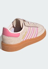 adidas Originals HANDBALL SPEZIAL UNISEX - Lauflernschuh - woner quartz   cloud white   rose tone