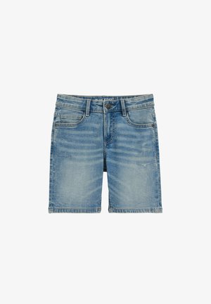 Pantalones cortos de mezclilla en azul claro con un sutil desteñido, diseño de cinco bolsillos, cierre frontal con botón y dobladillo cosido.