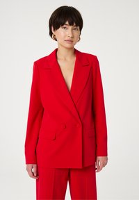 Rode dubbelbreasted blazer van gladde stof, met notch-kleppen, twee voorzakken en een getailleerd silhouet.