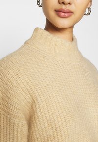 Gina Tricot Sweter