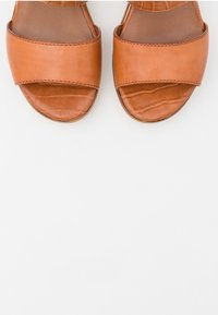 Tamaris Sandály na platformě - brown