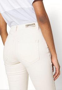 ONLY Flared Jeans - off-white