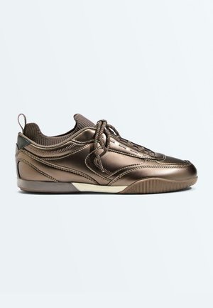 OYSHO, - Sneakersy niskie