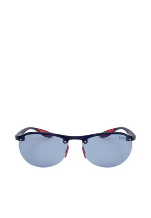 Occhiali da sole neri con mezza montatura, lenti blu e naselli e terminali delle aste rossi, mostrati frontalmente su uno sfondo bianco.
