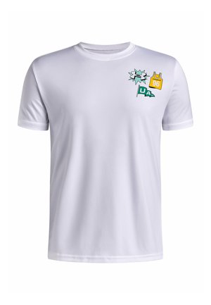 Wit T-shirt met korte mouwen met kleine grafische elementen op de linkerborst, waaronder een geel basketballshirt met nummer 96 en groene UA letters.