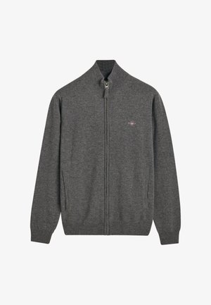 Grå zip-up cardigan lavet af blødt strikket stof. Har en høj krave, to sidelommer og et diskret logo på brystet.