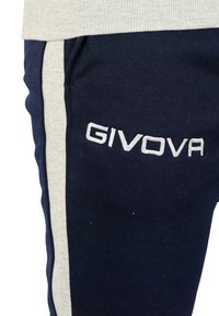 Pantaloni da jogging blu navy con strisce laterali grigie, caratterizzati dal logo ricamato "GIVOVA" sulla coscia sinistra. Realizzati in tessuto morbido e strutturato.
