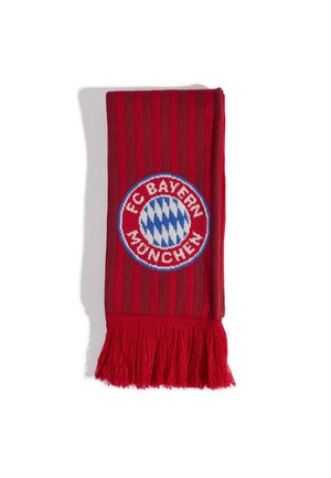 Rødt stribet halstørklæde med FC Bayern München-logo og blå-hvidt diamantmønster, med røde frynser i enden.
