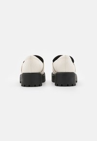 Monki Sapatos sem atacadores - white