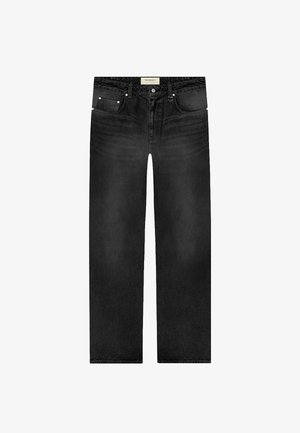 Schwarze Jeans mit geradem Bein, vorderen Taschen, Gürtelschlaufen, Knopfverschluss und einem kleinen Etikett am Bund.