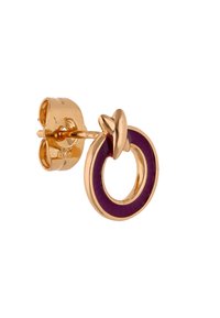 Pendientes de botón en tono dorado con un diseño circular y una incrustación de esmalte púrpura. Incluye un respaldo seguro para mayor estabilidad.