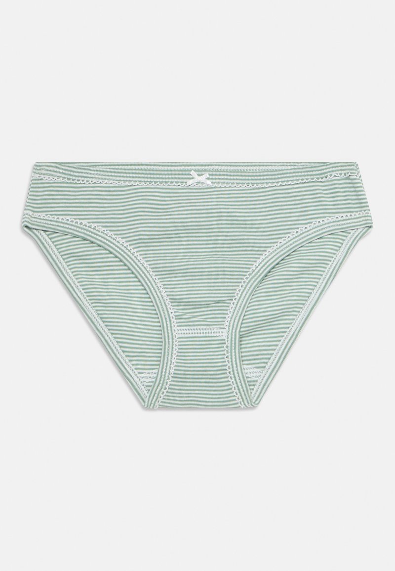 PETIT BATEAU X META An In-store Clothing Collection Program To Meet The Circular Economy Challenge