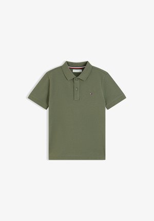 Olivgrünes kurzärmeliges Poloshirt mit zwei Knöpfen und kleinem Tommy Hilfiger-Logo auf der linken Brust.