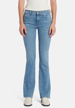 Jeans a palazzo bleue chiaro realizzati in denim, con vita media e design a cinque tasche. Il tessuto ha una consistenza liscia e leggermente vissuta.