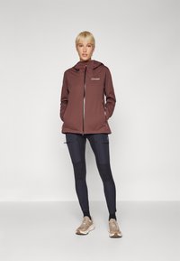Berghaus RIDGE-ROAMER  - Mīksta auduma jaka - cedar brown