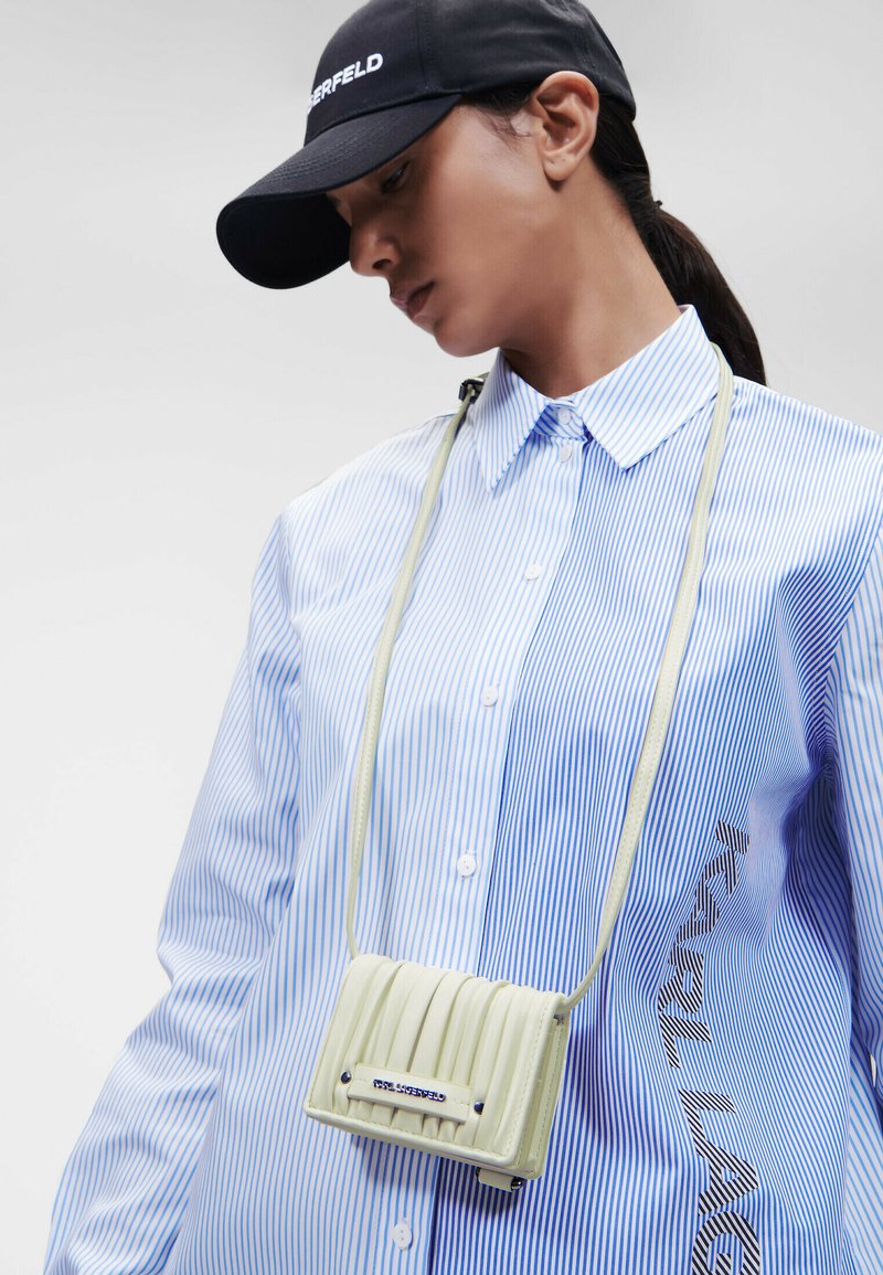 Damen Handtaschen | KARL LAGERFELD KUSHION Umhängetasche white/weiß - JH59240 Damen Handtaschen | KARL LAGERFELD KUSHION Umhängetasche white/weiß - JH59240