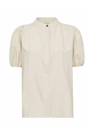 Krémová blúzka s krátkym rukávom a stojatým golierom, zapínanie na gombíky a nariasené puff rukávy. Vyrobená z textúrovanej látky s jemnými škvrnami.