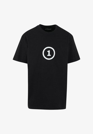Czarny bawełniany t-shirt z krótkim rękawem, z dużym białym okręgiem i numerem "1" na środku. Gładka faktura, okrągły dekolt.