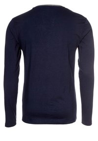 Långärmad skjorta i mörkblå bomull, med en rundad halsringning och en slät textur, utan synliga mönster eller detaljer. Bakvy visas.