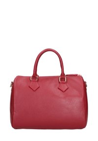 Borsa a tracolla rossa in pelle con due manici corti, hardware dorato, chiusura zip e superficie texturizzata. Presenta elementi a forma di diamante sulle cinghie.