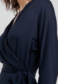 By Malene Birger Sukienka z dżerseju