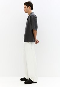 PULL&BEAR Džíny Straight Fit - white