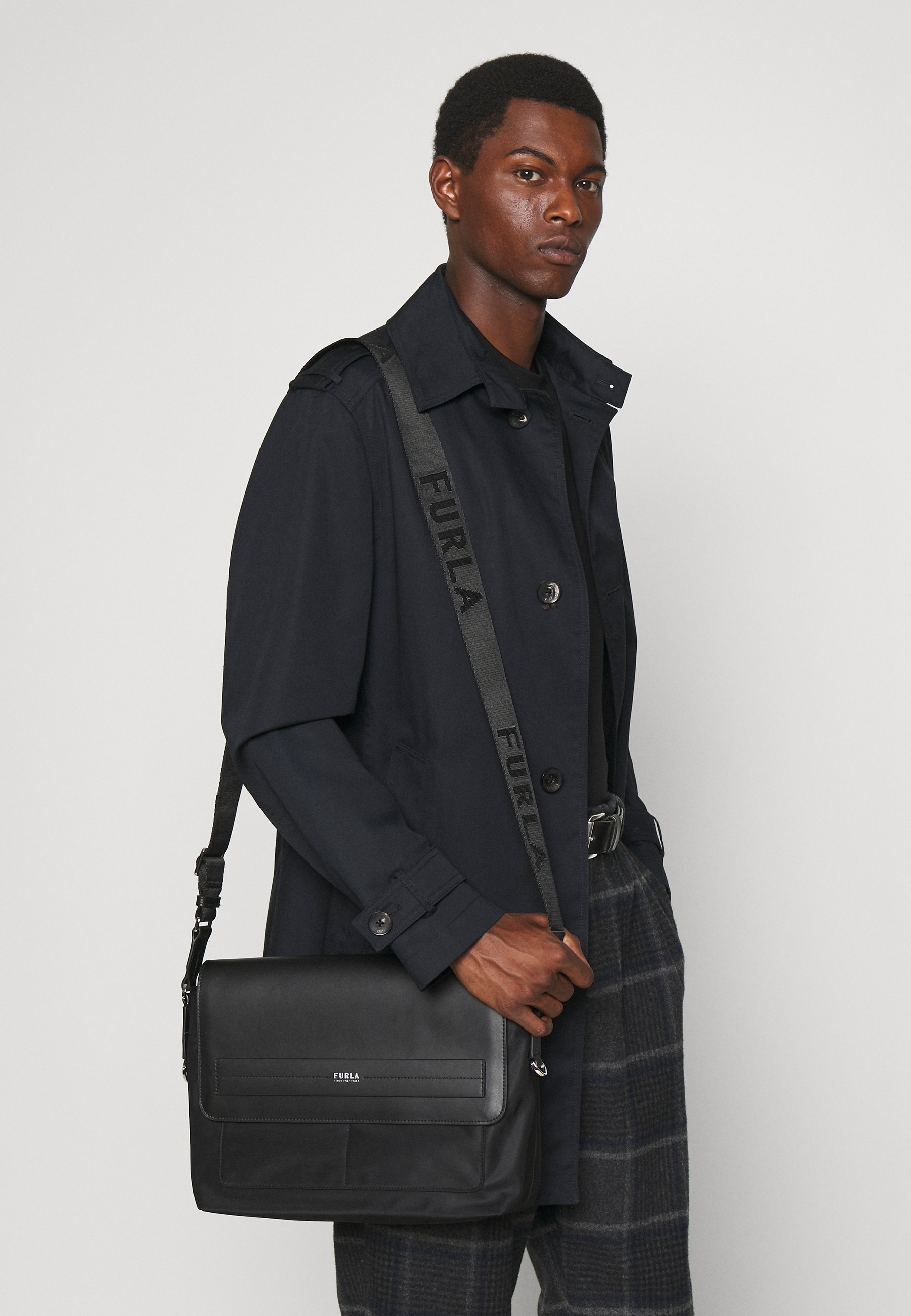 Damen TECHNICAL MESSENGER UNISEX - Umhängetasche Damen TECHNICAL MESSENGER UNISEX - Umhängetasche