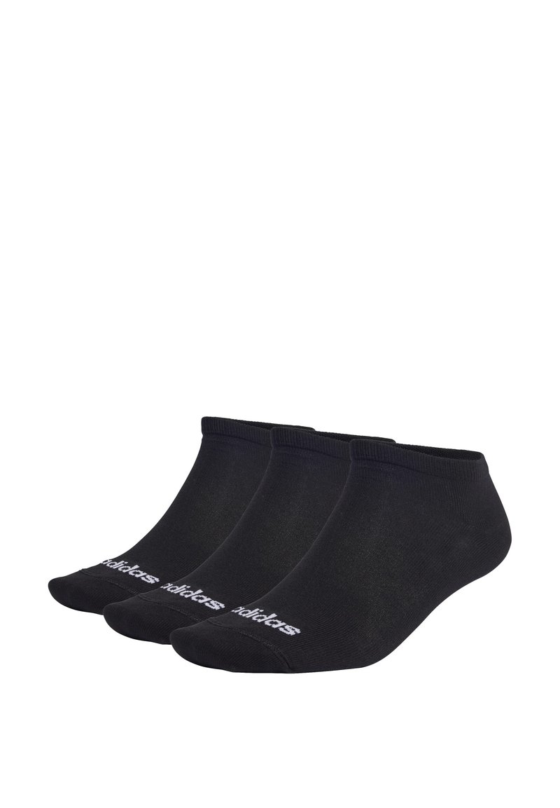 Calcetines negros hasta el tobillo de tela suave. Tres pares visibles, con un logo blanco en el frontal. Textura suave y diseño ajustado.