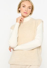 Top - vanilla white