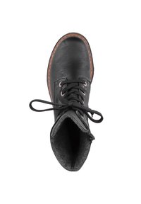 Botte en cuir noir avec un bout arrondi, des lacets à l'avant, une doublure intérieure grise et un léger contraste de couture le long de la semelle.