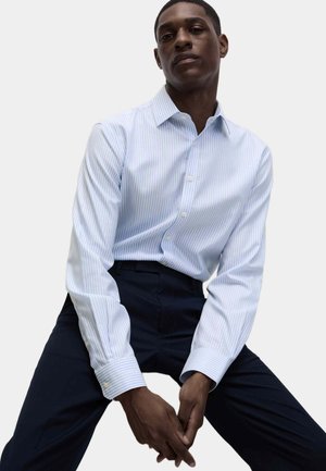 ULTIMATE NON IRON STRIPED  - Hemd - light blue