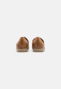 Marco Tozzi Loaferit/pistokkaat - cognac