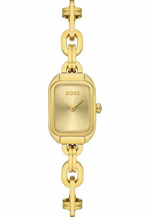 Montre rectangulaire dorée avec un cadran poli, design de bracelet à maillons et logo de marque discret. Dispose d'une petite couronne sur le côté.
