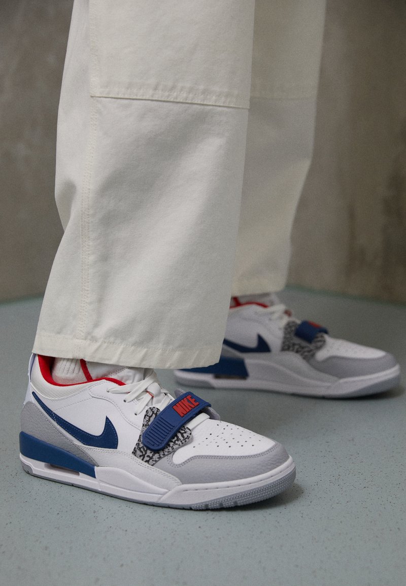 wolf grey white university red