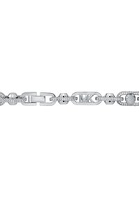 Bracciale in argento con anelli ovali e circolari interconnessi, accentuato da piccoli cristalli trasparenti e un dettaglio centrale con il logo MK inciso.