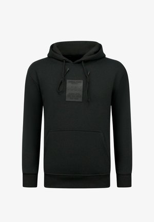 Zwarte hoodie gemaakt van zachte stof, met een voorzak in kangaroestijl, capuchon met trekkoord en een gestructureerd logoplaatje op de borst.