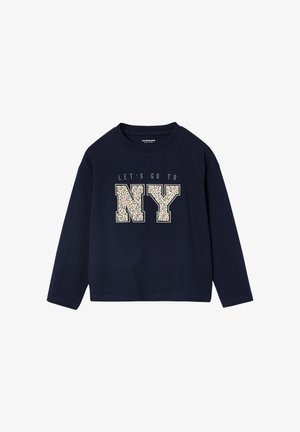 Marineblaue Langarm-Sweatshirt mit rundem Halsausschnitt, versehen mit einem Textgrafikdesign "LET'S GO TO NY" in floralem Muster auf den Buchstaben.