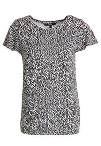 Černé tričko s krátkým rukávem, zdobené bílým a modrým vzorem listů, vyrobené z lehké látky, s kulatým výstřihem a volným střihem.