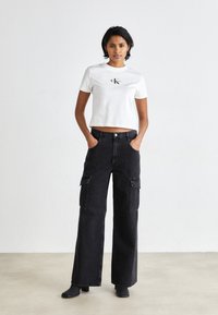 Calvin Klein Jeans MONOLOGO - Pamata T-krekls - bright white