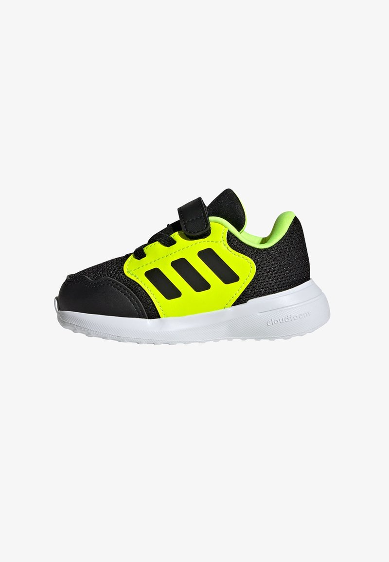 Schwarzer Sportschuh mit neongelben Akzenten, Obermaterial aus Mesh, strukturierten schwarzen Overlays, Klettverschluss und weißer Sohle mit "cloudfoam".