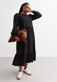 New Look Curves CURVES CRINKLED MIDI SMOCK  - Jurk - black
