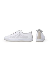 Weiße Sneakers mit durchlöchertem Blumenmuster, glattem Obermaterial, kontrastierenden beigen Akzenten, runden Schnürsenkeln und strukturiertem Gummisohle.