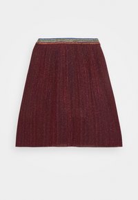 Gonna plissettata bordeaux con un effetto metallico e una vita elasticizzata multicolore. Progettata con una silhouette fluida e un tessuto testurizzato.