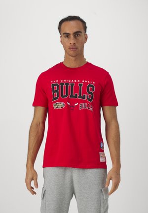 NBA CHAMP STACK TEE - Club wear - red