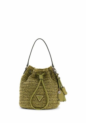 Sac seau tissé vert olive avec une seule bandoulière noire, fermeture à cordon de serrage et breloques en forme de feuilles suspendues.