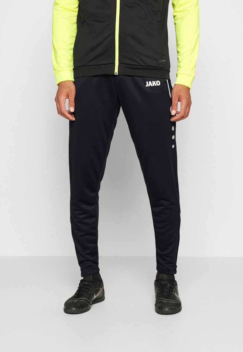 Zwarte sportieve broek gemaakt van een polyesterblend, met een taps toelopende pasvorm, JAKO-logo aan de voorkant, en drie witte knopen langs de zijkant.