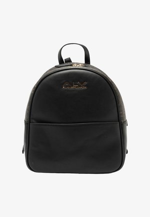 Zaino nero con finitura in pelle liscia, forma arrotondata, dettagli in ottone dorato e parte superiore in tessuto decorato con un logo.